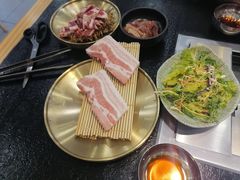 -臻牛烤肉