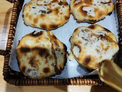 梅干菜鲜肉小烤饼-爬山街·衢州烤饼小卖铺(高新万达店)
