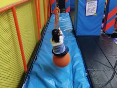 -爱蹦iBOON蹦床运动馆(江汉店)