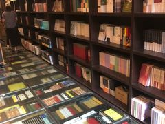 -钟书阁(松江泰晤士小镇店)