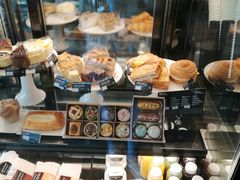 面包甜点陈列柜-星巴克(保定华创广场店)