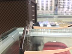 -日月眼镜城