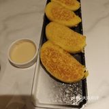 特别推荐他们家的奶香芝士片和山水豆腐花，味道鲜美