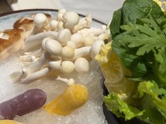 -海鲨湾海鲜会馆(百家湖1912店)