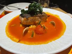 香煎三文鱼配时蔬及海鲜汤-TIAGO HOME KITCHEN(王府中环店)