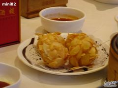 杏仁片虾球，原名忘了，不过味道超好~-稻香(新港中心店)