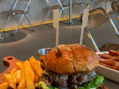 -三勾JJJ Burger&Coffee(梅溪湖店)