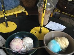 -莓园冰淇淋店
