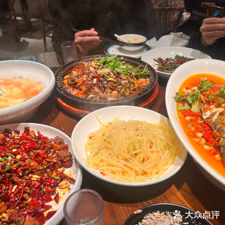 伍大旺川菜味道地道，菜品丰富，食材新鲜，味道正宗