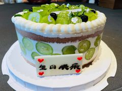 小青提蛋糕-玲婧胡同·生日蛋糕·餐厅(嘉里城店)