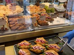芝士火腿番茄牛角-PAPER STONE BAKERY(天汇广场店)