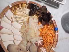 -尚尚仙·酸汤猪手·猪肚鸡火锅(华联万柳购物中心店)