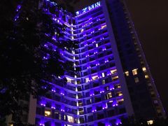 楼下花园夜观-三亚凤凰水城凯莱度假酒店