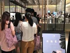 等位区-喜茶(深圳东门1234店)