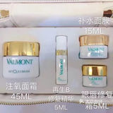 面，造成闪亮‮油的‬光肌啦！