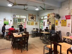 大堂-华哥新鲜猪精品美食