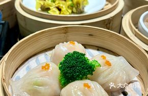 Prosperous Golden Pigeon Shrimp Dumpling King