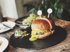 -HIGH FIVE哈福手工汉堡(桂林路店)