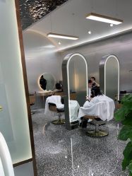 -Tloml salon