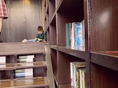 -钟书阁(松江泰晤士小镇店)