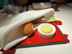 餐前面包配黄油-弦月窗LUNETTE BY AMANDA(复兴路店)