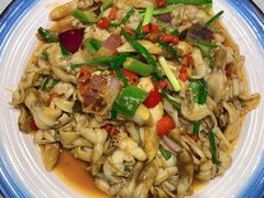 -三亚火车头万人海鲜广场