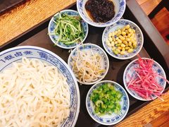 老北京炸酱面-门框胡同百年卤煮(新街口店)