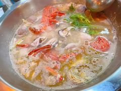 -鲜入围煮花胶鸡海鲜火锅