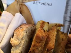 餐前包-AZUL by FUEL蓝色·法式酒馆(琶醍店)