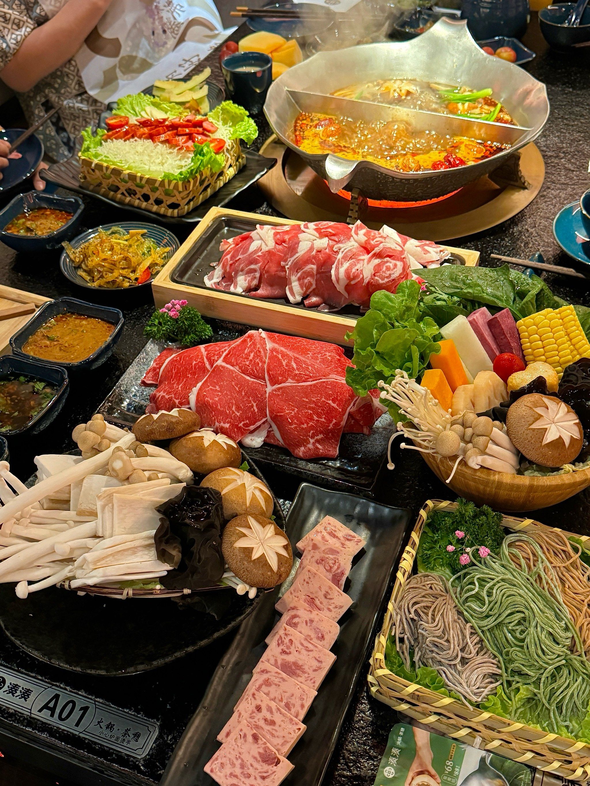 超级火的凑凑火锅我也来吃了