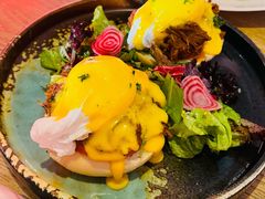疯狂手撕牛肉班尼迪克蛋-The Rug(三里屯店)