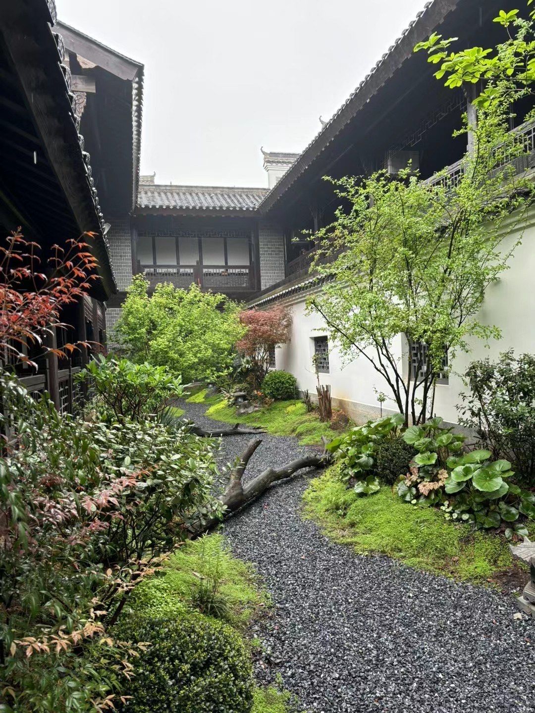 富有禅意美学与庭院风情的东方酒店