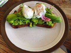 牛油果温泉蛋吐司-O'mills Sourdough Bakery&Bistro(永嘉路店)