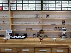 -豪门视光·星趣控·蔡司依视路眼镜代理商(中央大街店)