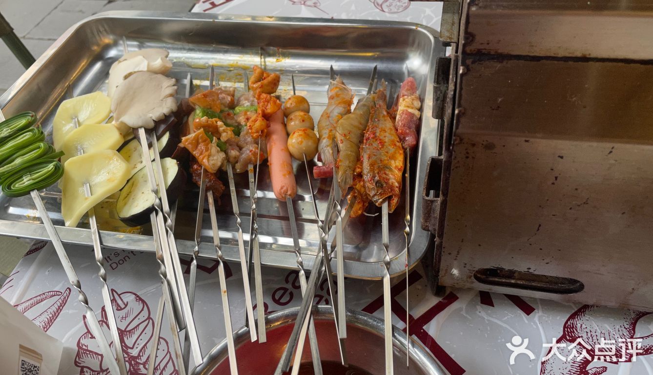 夏天不适合吃室外炭火烤肉！！！ 又热蚊子又多