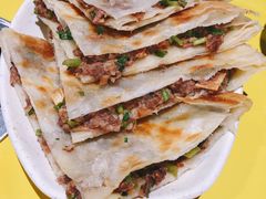 饼夹肉-老红桥炸灌肠牛肚锅烧烤(定福庄店)