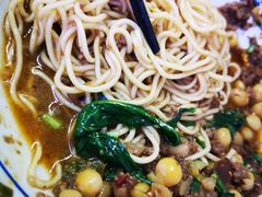 -渝之汇牛肉豌杂面