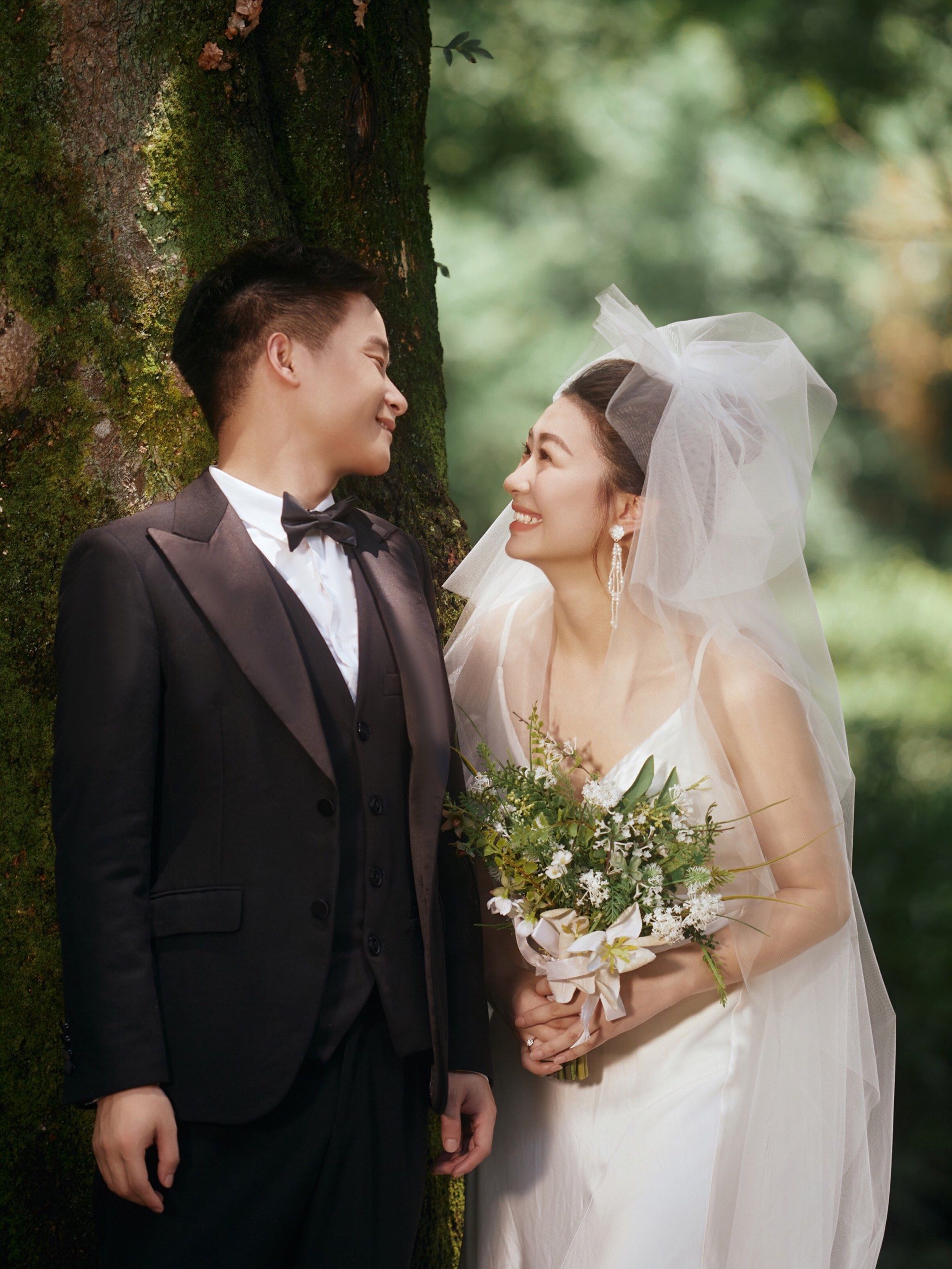 被这组自带仙气的森系婚纱照美到了