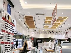 -美式眼镜·授权蔡司.依视路.尼康.豪雅.明月(人民广场店)