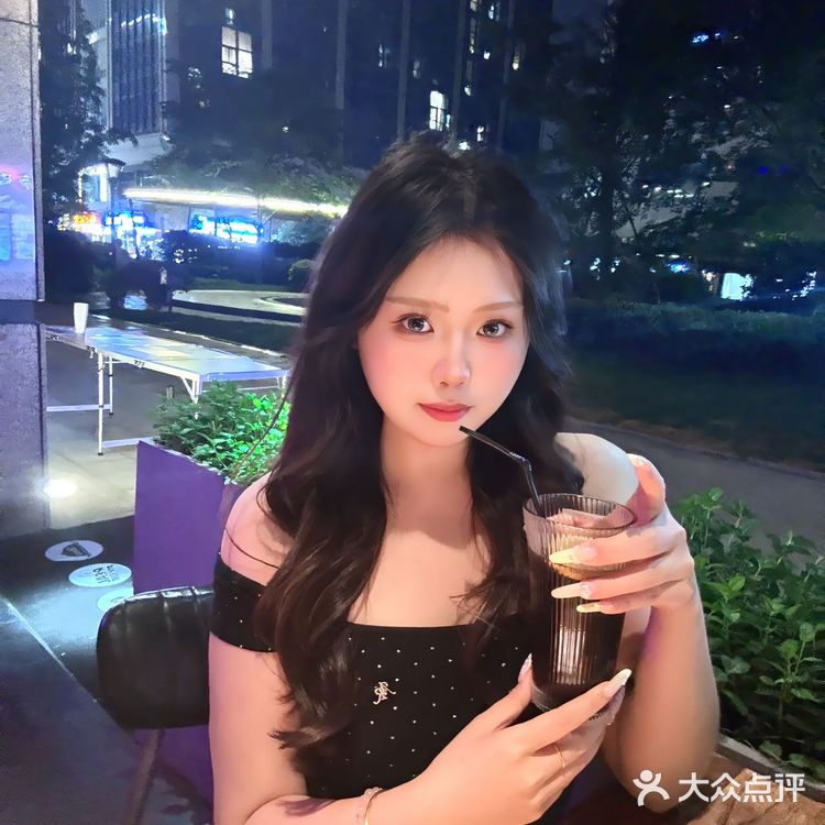 晚上和姐妹去佩奇的房子🍻