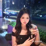 晚上和姐妹去佩奇的房子🍻