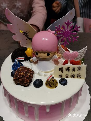 在这家店买的生日蛋糕！两个小朋友非常开心，蛋糕很好吃