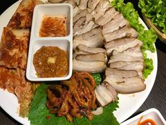 泡菜包五花肉-包装马车·韩国料理·포장마차