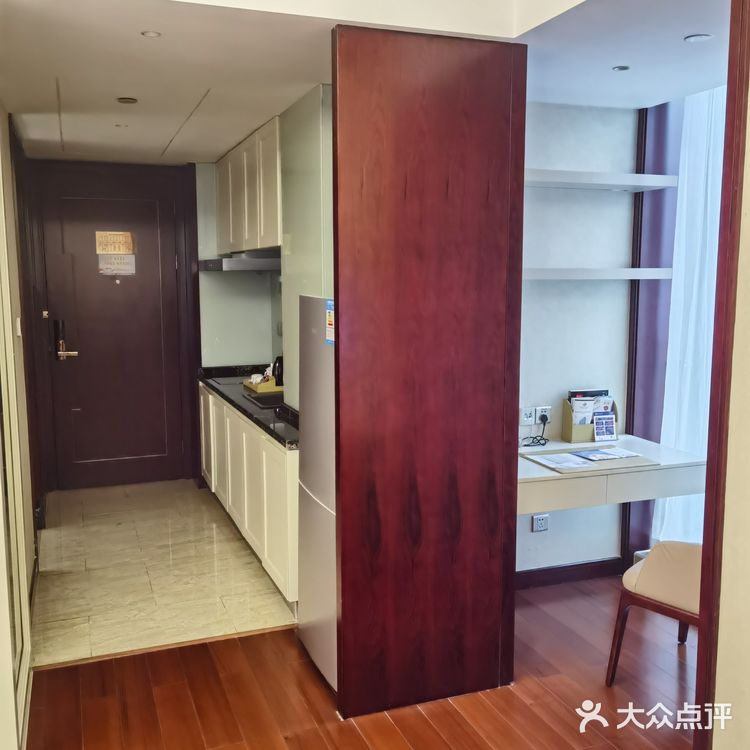 地下室有车位（住宿完领停车券）