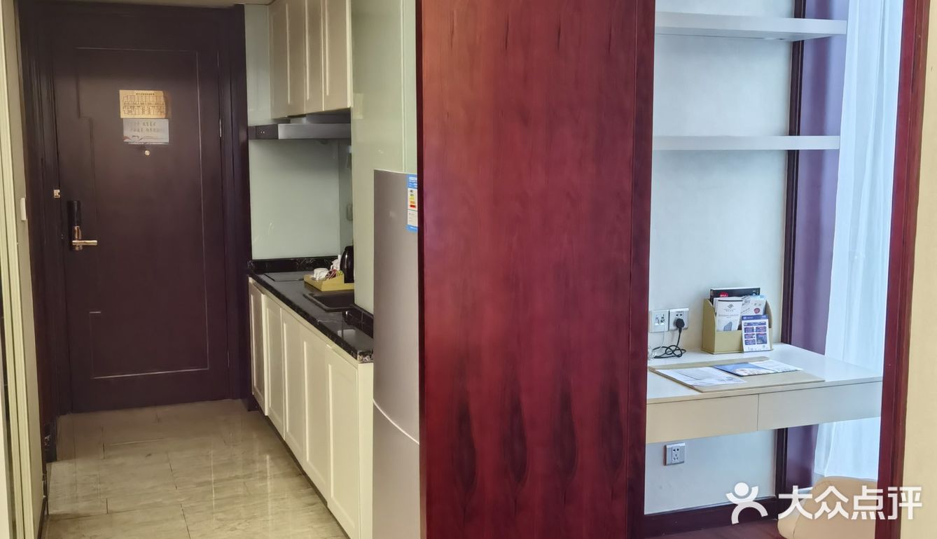 地下室有车位（住宿完领停车券）