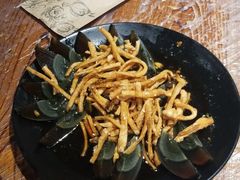 皮蛋拌馓子-沈记烧烤海鲜(江汉二路店)