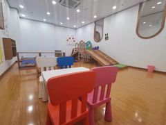 -抱抱熊托育中心(大悦城店)