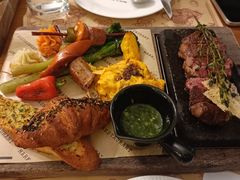 -Mark&Mars Restaurant
