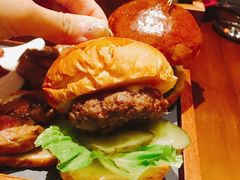 -恰餐厅及酒吧 CHAR Bar & Grill (北京丽都皇冠假日店)