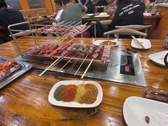 -哈尔滨小酒馆·鲜肉现穿自助烧烤(康新花园店)